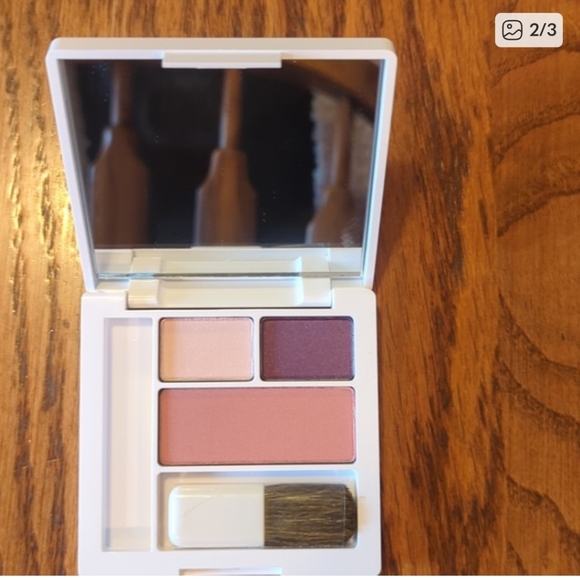 Clinique Other - Brand New Clinique eyeshadow & blush combo